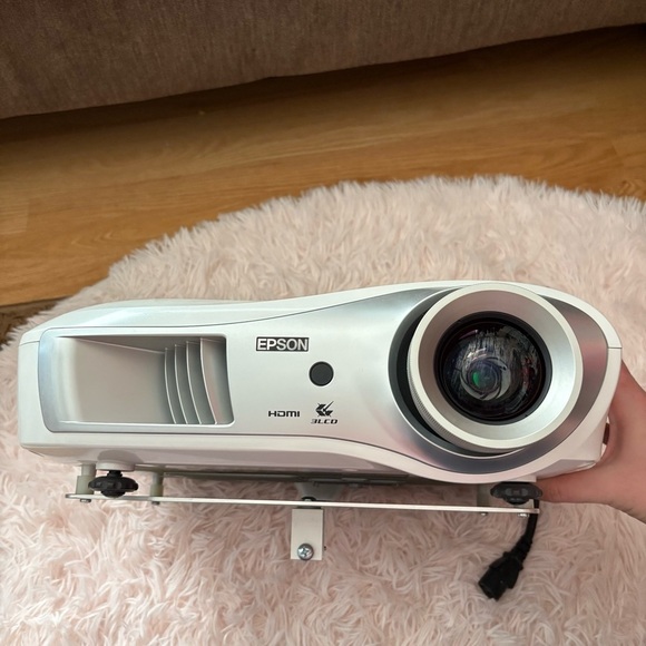 EPSON EMP-TW100 Projector HDMI PowerLite Cinema W/ Chord Electronic Movie - Picture 6 of 9